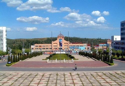 大連醫(yī)學院（現大連醫(yī)科大學）